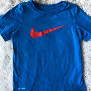 Nike boys tee